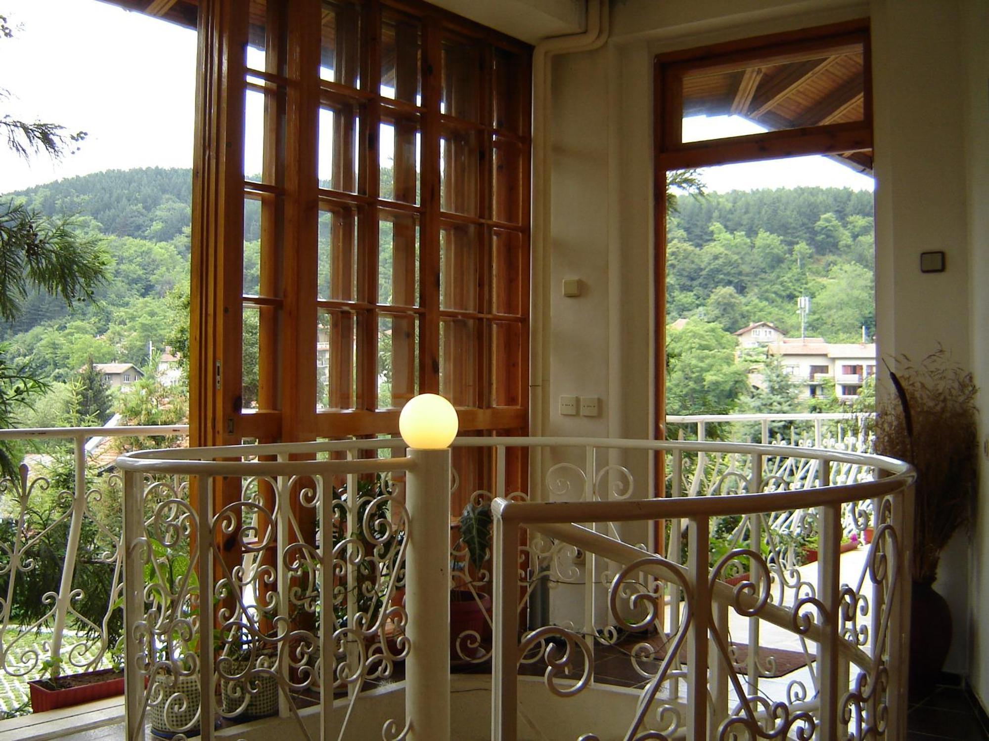 Park Amfora -free Parking 3* Vladaya